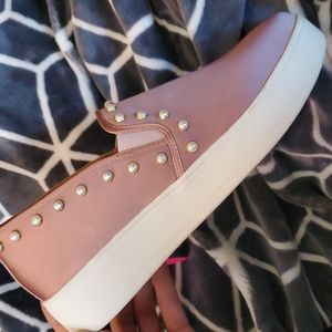 Steve Madden Rose Gold Pearl shoes size 10 women. Worn to feel fit, did not fit.